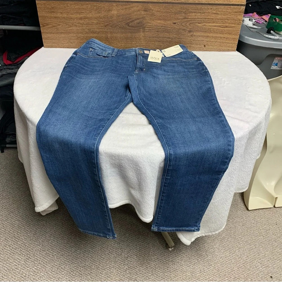 a.n.a NWT mid rise skinny jeans size 10 no distressing - Picture 9 of 9